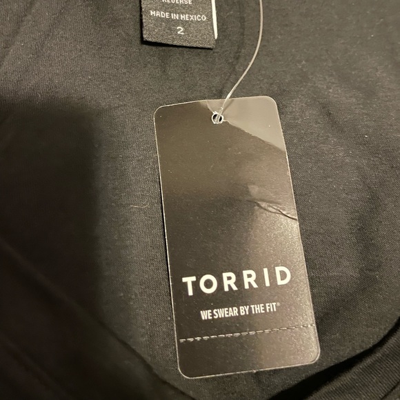 Torrid V-Neck Black Shake It T-Shirt, Size 2X New - Picture 5 of 6